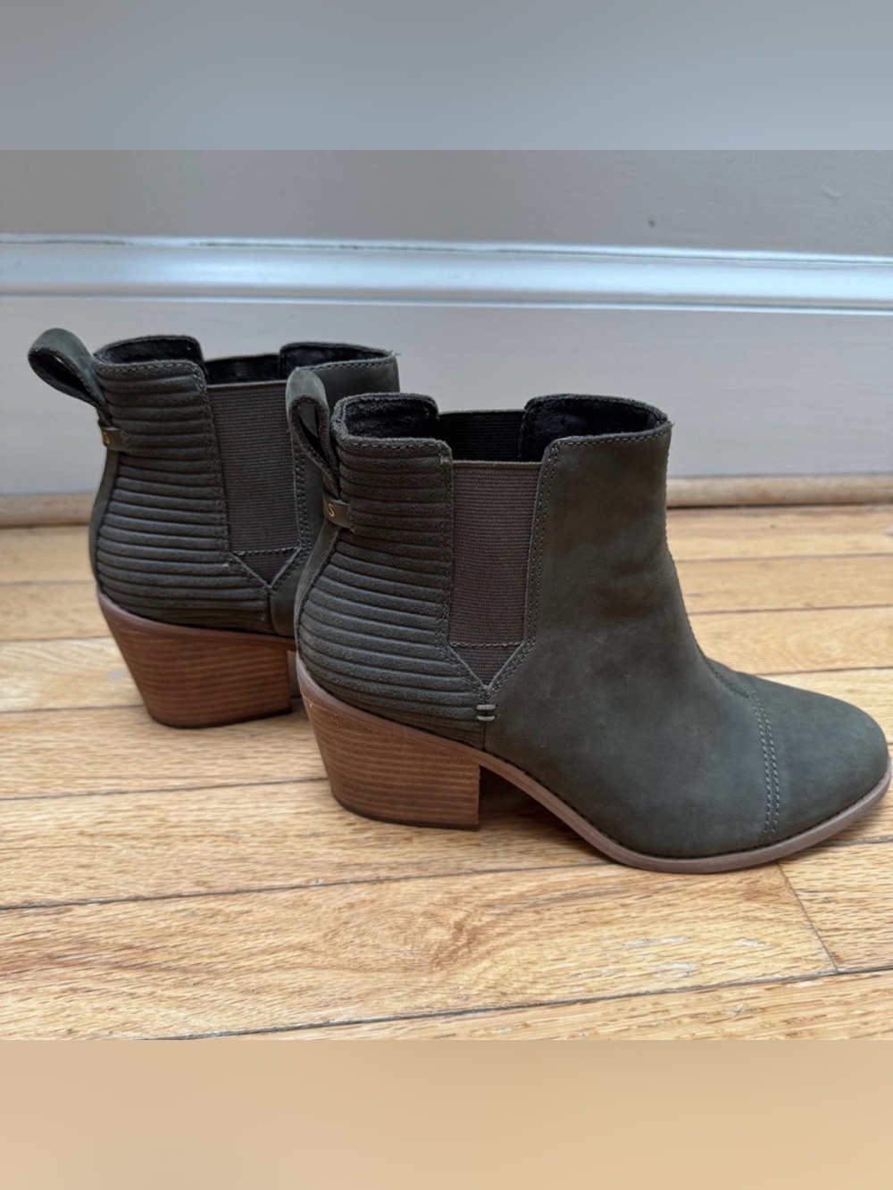 Toms Olive Green Suede Ankle Booties with Stacked Heel, size 8.5